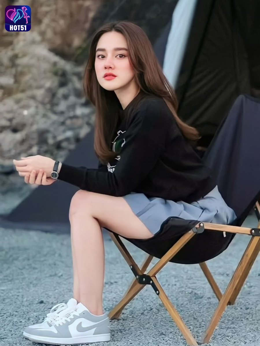 Beautiful Girl Livestream on Hot51 app