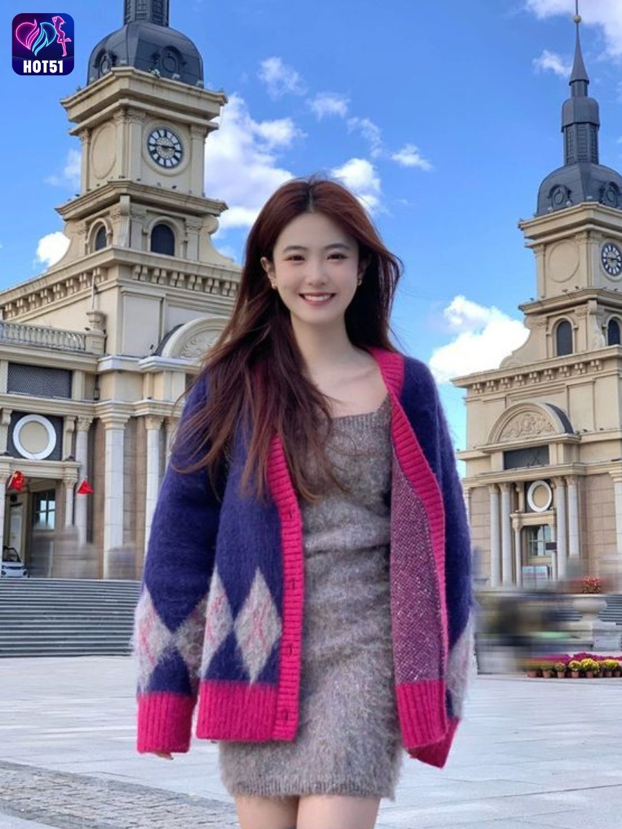 Beautiful Girl Livestream on Hot51 app