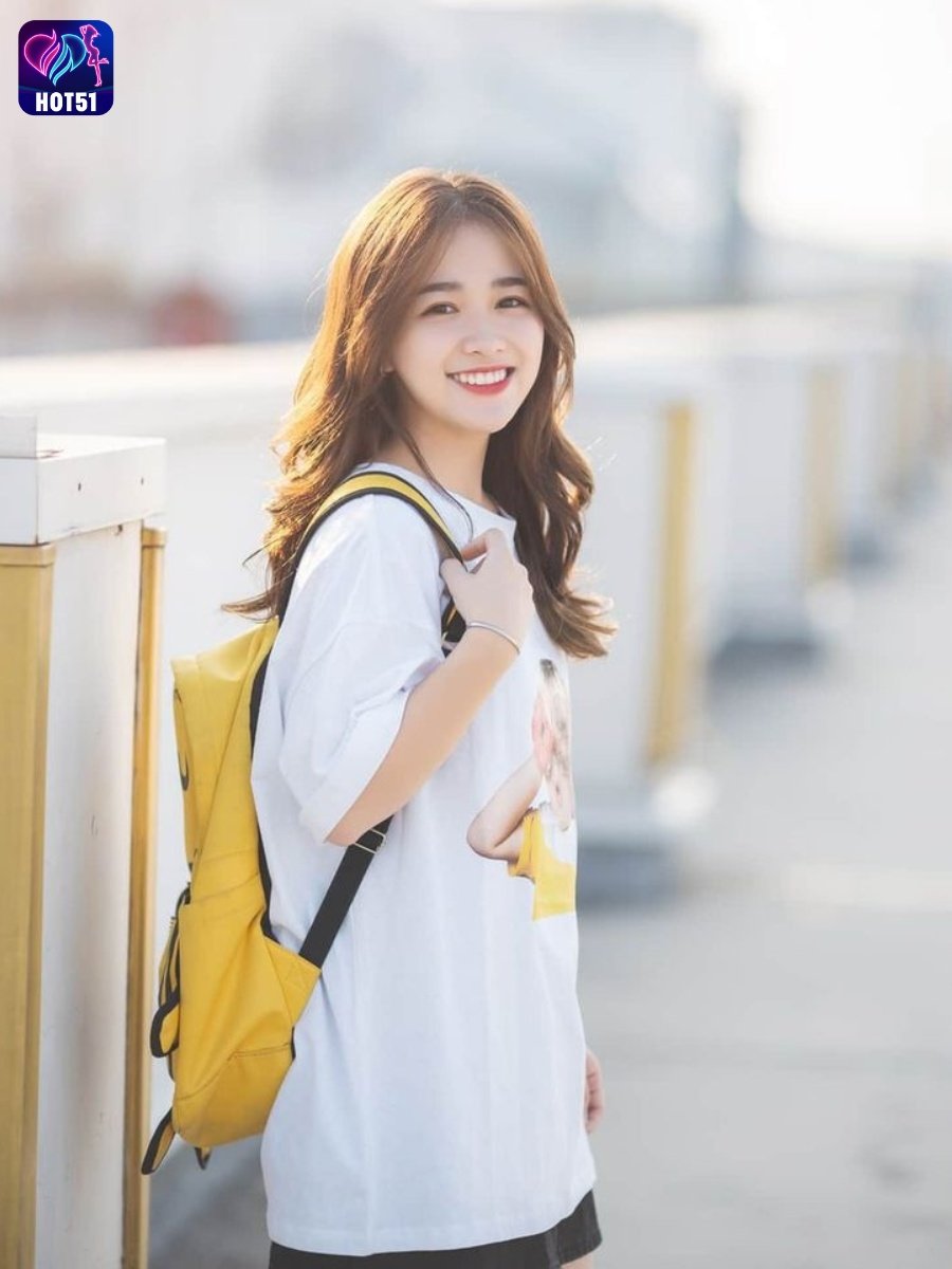 Beautiful Girl Livestream on Hot51 app